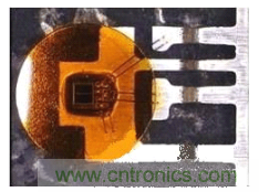圖2：對(duì)于車(chē)用級(jí)R2Coupler產(chǎn)品如ACPL-M43T光電耦合器，Avago使用雙線強(qiáng)化關(guān)鍵功能連接