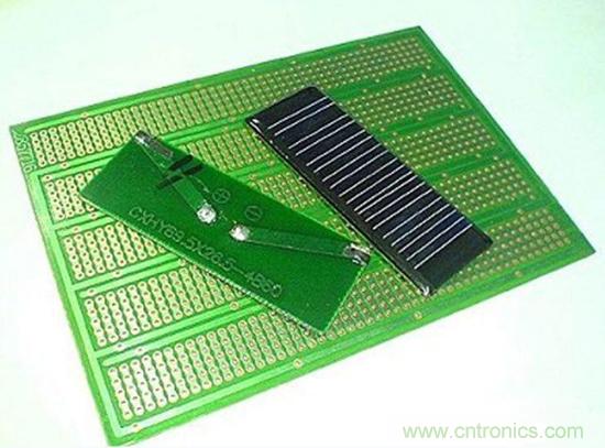 微型太陽能供電板DIY，給手電筒收音機(jī)供電