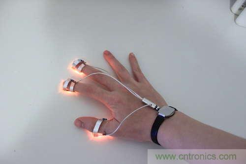 LED多點觸控手套DIY：把各部分焊接起來，測試