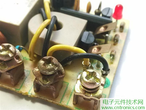 漏電保護器拆解：結(jié)構(gòu)有差異，做工不錯