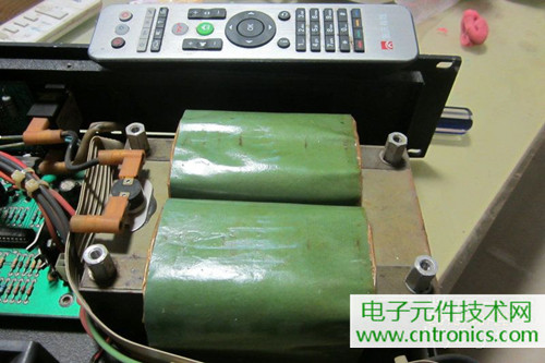 用料很給力！專業(yè)后級功放美國高峰FA1201拆解