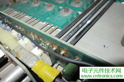 用料很給力！專業(yè)后級功放美國高峰FA1201拆解