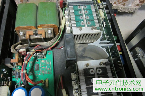 用料很給力！專業(yè)后級功放美國高峰FA1201拆解