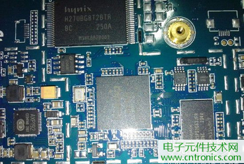 不怕摔的電紙書！一款柔性屏電子書閱讀器拆解
