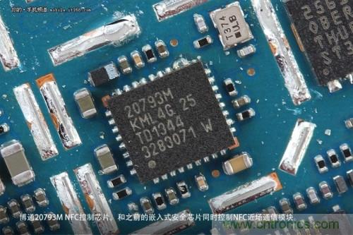 博通20793M NFC控制芯片，和上邊那個(gè)安全元件一起控制NFC近場(chǎng)通訊模塊