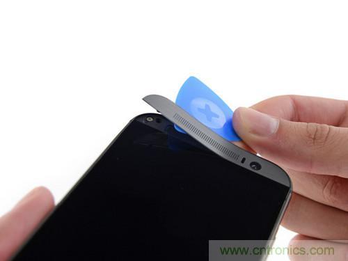 牛人強拆！新HTC One(M8)真機精密做工難修理