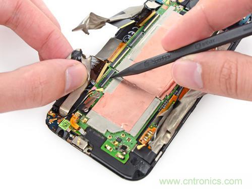 牛人強拆！新HTC One(M8)真機精密做工難修理