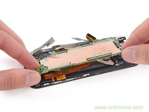 牛人強拆！新HTC One(M8)真機精密做工難修理