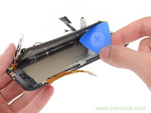 牛人強拆！新HTC One(M8)真機精密做工難修理