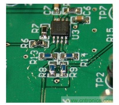  即為殘留過多數(shù)量焊劑的 PCB。
