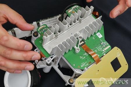 拆解筆記本不過癮，那就來拆拆日本情感機器人吧！
