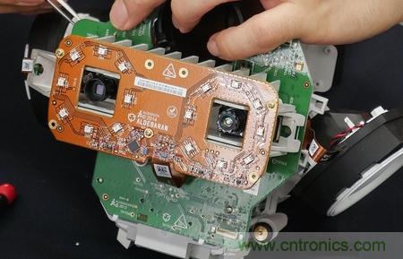 拆解筆記本不過癮，那就來拆拆日本情感機器人吧！