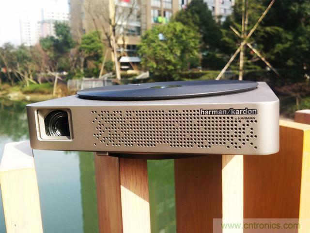 無屏電視時代已然來臨，客廳你做好準備了嗎？