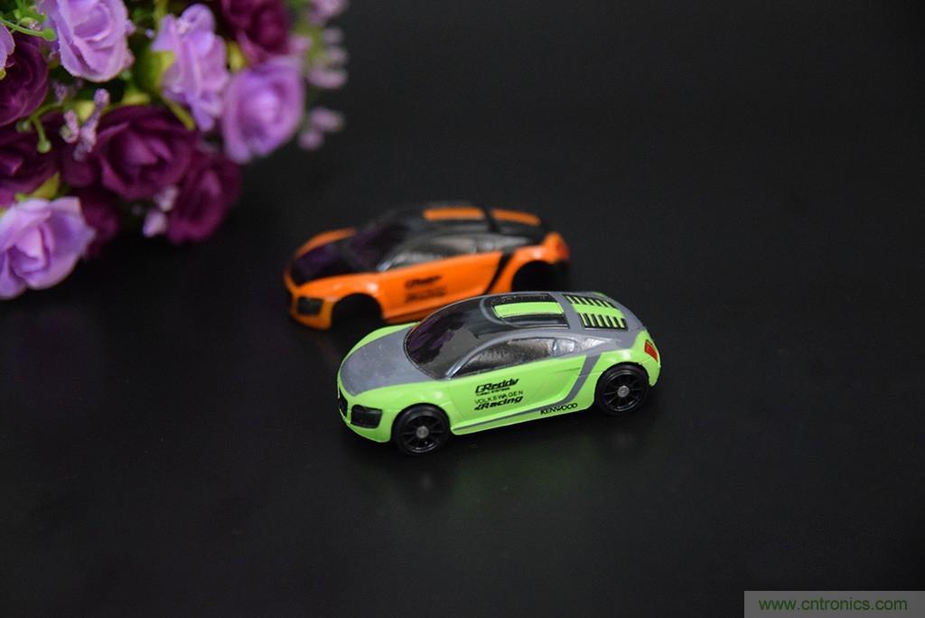 虛擬與現(xiàn)實(shí)相結(jié)合的飛車游戲，讓你體驗(yàn)速度與激情的碰撞！