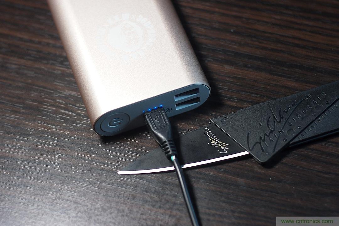 移動電源也玩雙引擎？快到你想象不到
