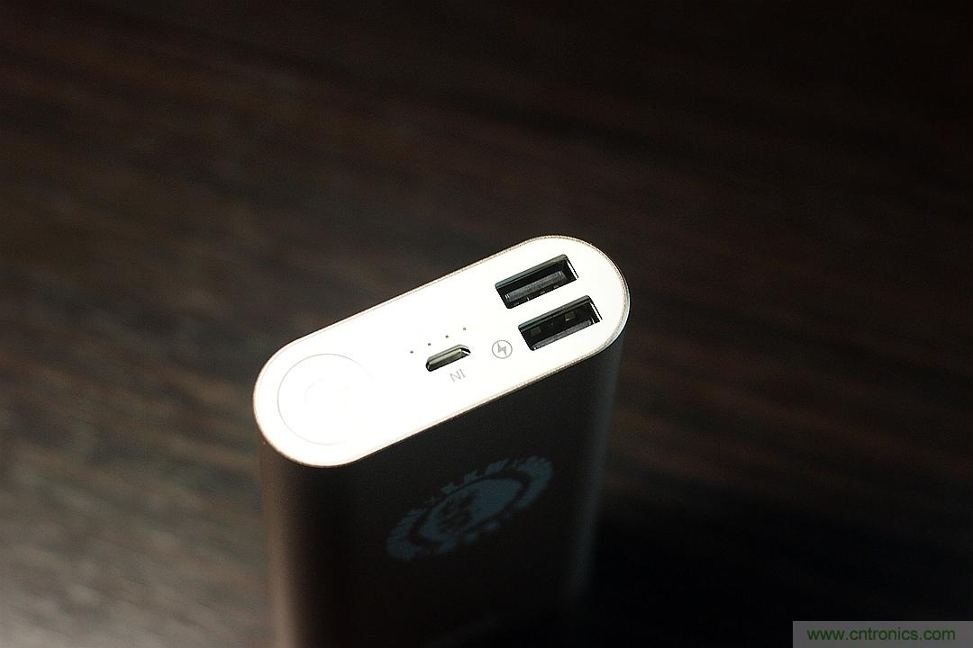 移動電源也玩雙引擎？快到你想象不到