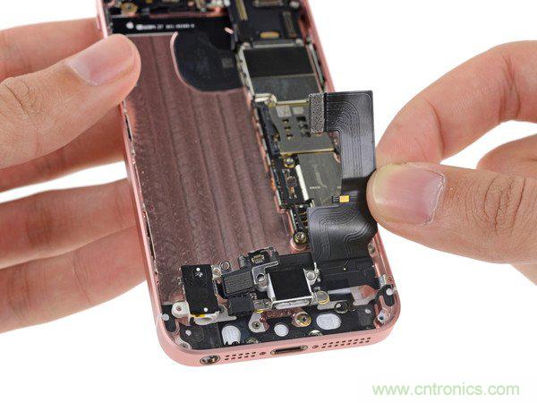 有什么地方?jīng)]有變？iPhone SE真機(jī)拆解