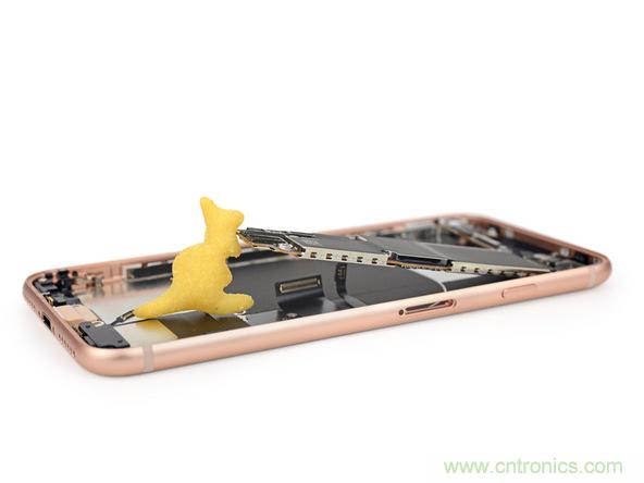 iPhone 8首拆：無線充電版本的iPhone 7？