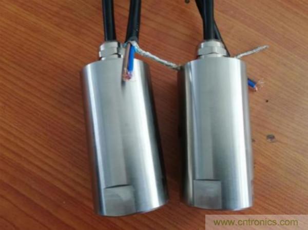 振動(dòng)傳感器的機(jī)電變換原理？主要的分類有哪些？