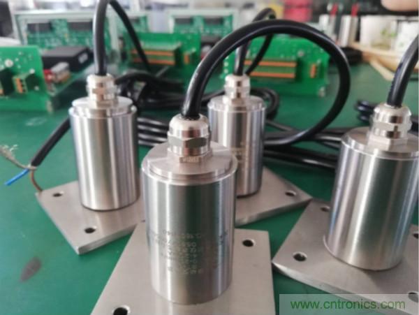 振動(dòng)傳感器的機(jī)電變換原理？主要的分類有哪些？