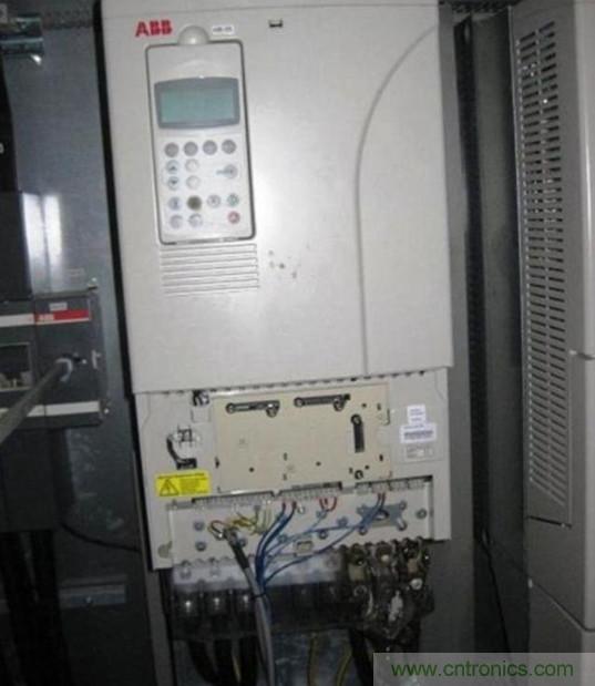 變頻器的輸出頻率調(diào)高，那么輸出電壓將如何提高？
