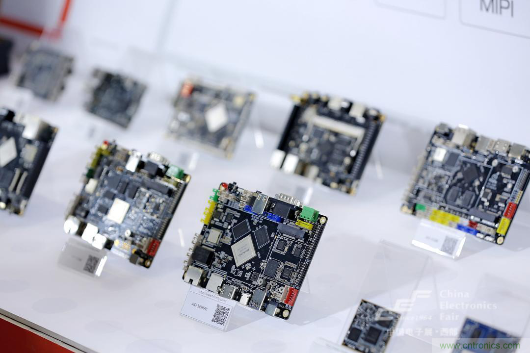 新西部、新重構(gòu)、新機(jī)遇”—2020中國(guó)（西部）電子信息博覽會(huì)開(kāi)幕峰會(huì)在成都成功舉辦