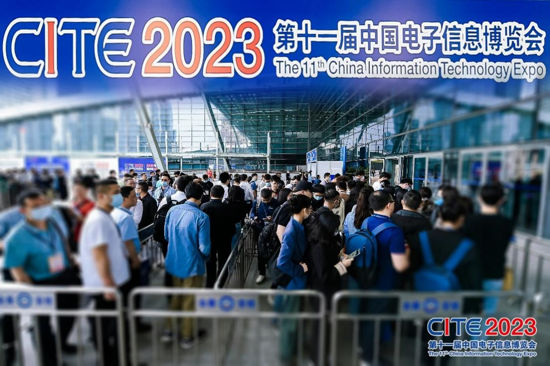 新一代信息通信是深圳工業(yè)“拳頭”產(chǎn)業(yè)，深圳也是國內(nèi)新一代信息通信企業(yè)的最大聚集地。數(shù)據(jù)顯示，作為新一代信息通信產(chǎn)業(yè)重要組成部分，深圳電子信息制造業(yè)2022年產(chǎn)值達2.48萬億元，占全國六分之一。全球每7臺智能手機中就有1臺是“深圳制造”，通信基站產(chǎn)量占全球1/2。從產(chǎn)業(yè)結(jié)構(gòu)看，深圳電子信息制造業(yè)中，網(wǎng)絡(luò)通信、智能終端產(chǎn)業(yè)產(chǎn)值近萬億元，超高清顯示、半導(dǎo)體和集成電路產(chǎn)業(yè)產(chǎn)值超過千億元。  集成電路產(chǎn)業(yè)取得迅猛的發(fā)展 深圳在全國乃至全球是電子信息產(chǎn)業(yè)重鎮(zhèn)，也是我國集成電路產(chǎn)業(yè)的集散應(yīng)用和設(shè)計中心。2022年深圳市集成電路進口為7012.6億元，約占全國的25%，出口為1360.6億元，占比全國的13.2%，進出口的逆差為5652億元，進口遠(yuǎn)遠(yuǎn)大于出口。  2022年深圳市集成電路產(chǎn)業(yè)營收為1608.9億元，受行業(yè)周期下滑的影響，2023年上半年，營收約為750億元左右，約下降了6%左右。深圳集成電路產(chǎn)業(yè)呈現(xiàn)出設(shè)計業(yè)一業(yè)獨大的現(xiàn)象。2022年設(shè)計業(yè)規(guī)模為1101.9億元，位居全國各大城市前列。同時在存儲模組和封測等領(lǐng)域在全國具有一定的領(lǐng)先優(yōu)勢。  截止到2022年底，深圳市共有587家集成電路企業(yè)，比上年增加了69家，其中IC設(shè)計為390家，晶圓制造是7家，其中3家已經(jīng)投產(chǎn)，封測企業(yè)為70家，設(shè)備企業(yè)79家，材料企業(yè)為41家，深圳集成電路產(chǎn)業(yè)主要聚集南山區(qū)和龍崗區(qū)。  第十二屆中國電子信息博覽會將在1號館特別設(shè)立“半導(dǎo)體與集成電路產(chǎn)業(yè)展區(qū)”，展區(qū)將帶來材料、外延、芯片、器件、封裝、半導(dǎo)體設(shè)備和應(yīng)用等新產(chǎn)品、新技術(shù)。中芯國際、聯(lián)發(fā)科技、ITE、中國電子、中電科、華力微、天馬微、華星光電、華大九天、上海微電子、中微半導(dǎo)體、晶盛機電、ADT、華卓精科、京創(chuàng)先進、博捷芯、特思迪、邁為、和研科技、鎂伽、宇晶股份、是德科技、大族、華峰測控、長川科技、睿勵、精測電子、大連佳峰、中科科儀、特斯特、三環(huán)集團、長春半導(dǎo)體、飛虹、中電港、華芯微、國微電子、英麥科、西安微電子技術(shù)研究所、北京微電子技術(shù)研究所、芯片技術(shù)研究院、國芯晶源、津上智造、利視達、美矽微、瑞霏光電、砂電半導(dǎo)、致真精密儀器、中晟等眾多優(yōu)質(zhì)企業(yè)集結(jié)亮相往屆展會，并帶來了新產(chǎn)品、新技術(shù)的首發(fā)。  聚集產(chǎn)業(yè)生態(tài)“千億級賽道”鏈接全球 深圳新能源汽車產(chǎn)業(yè)展現(xiàn)出強勁的發(fā)展勢頭。從今年上半年公布的經(jīng)濟運行數(shù)據(jù)中可以看出，新能源汽車已經(jīng)成為深圳工業(yè)經(jīng)濟的主流賽道，成為新的支柱型產(chǎn)業(yè)。數(shù)據(jù)顯示，深圳上半年新能源汽車、充電樁產(chǎn)量分別實現(xiàn)了170.2%和32.6%的同比增長。此外，深圳市智能網(wǎng)聯(lián)汽車集群和新能源集群的增加值也分別實現(xiàn)了50.6%和20.1%的增長。  深圳憑借其發(fā)達的電子信息產(chǎn)業(yè)基礎(chǔ)，構(gòu)建了新能源汽車產(chǎn)業(yè)鏈的“三電”“三智”先發(fā)優(yōu)勢，形成了涵蓋整車、動力電池、電機電控、自動駕駛、智能座艙、充電基礎(chǔ)設(shè)施、汽車后市場等領(lǐng)域的完整產(chǎn)業(yè)鏈。這使得深圳在全球范圍內(nèi)成為新能源汽車產(chǎn)業(yè)鏈最完整的城市之一，同時也是具有全球競爭力的新能源汽車和智能網(wǎng)聯(lián)汽車產(chǎn)業(yè)優(yōu)勢城市。  作為新能源產(chǎn)業(yè)的另一增長極，深圳喊出“一杯咖啡，滿電出發(fā)”的口號，將全球新能源汽車爭奪的焦點——超充，打造成為新的城市名片。據(jù)了解到2025年，深圳市將建設(shè)超充站300座，“超充/加油”數(shù)量比在國內(nèi)率先達到1:1；2030年，超充站將增至1000座，完成超充骨干網(wǎng)建設(shè)，超充比加油更方便；2035年，超充站規(guī)模達到2000座以上，超充將無縫銜接，實現(xiàn)有路的地方就有充電。  智能移動終端館是第十二屆中國電子信息博覽會主題展館之一，集中展示智能汽車上下游完整產(chǎn)業(yè)鏈及出行、物流、儲能三大應(yīng)用場景，將帶來車載電子設(shè)備、無人車技術(shù)及應(yīng)用、新能源及充換電、城市級停車充電、智慧交通與出行、智能輔助駕駛與主動安全、導(dǎo)航及北斗應(yīng)用、智慧物流等最新技術(shù)、新產(chǎn)品。同期還將舉辦系列主題論壇活動，將邀請業(yè)內(nèi)知名企業(yè)、專家以及院士等演講嘉賓參與智能網(wǎng)聯(lián)與自動駕駛論壇、城市級停車充電一體化論壇、低速無人車與智慧物流論壇、2024（第二屆）電子產(chǎn)業(yè)物流發(fā)展論壇、智慧交通與出行論壇等主題展開深入討論。  大數(shù)據(jù)存儲發(fā)展備受矚目 2023年深圳市印發(fā)《深圳市算力基礎(chǔ)設(shè)施高質(zhì)量發(fā)展行動計劃(2024-2025)》。其中提到，到2025年，全市基本形成空間布局科學(xué)合理，規(guī)模體量與極速先鋒城市建設(shè)需求相匹配，計算力、運載力、存儲力及應(yīng)用賦能等方面與數(shù)字經(jīng)濟高質(zhì)量發(fā)展相適應(yīng)，綠色低碳和自主可控水平顯著提升的先進算力基礎(chǔ)設(shè)施布局，構(gòu)建通用、智能、超算和邊緣計算協(xié)同發(fā)展的多元算力供給體系，打造“多元供給、強算賦能、泛在連接、安全融通”的中國算網(wǎng)城市標(biāo)桿。  基本形成算力多元泛在、存力安全可靠、運力優(yōu)質(zhì)互聯(lián)、算存運協(xié)同建設(shè)的算力基礎(chǔ)設(shè)施技術(shù)體系。存力方面，本次《計劃》提出了具體的定量目標(biāo)——到2025年，存儲總量達到90EB。先進存儲容量占比達到30%以上，重點行業(yè)核心數(shù)據(jù)、重要數(shù)據(jù)災(zāi)備覆蓋率達到100%。 實到具體舉措上，《計劃》則從現(xiàn)金存儲技術(shù)、熱溫冷數(shù)據(jù)分類分級標(biāo)準(zhǔn)體系、關(guān)鍵行業(yè)數(shù)據(jù)容災(zāi)備份三方面入手。  其中在先進存儲技術(shù)中，《計劃》提出，鼓勵存算并舉，規(guī)劃建設(shè)與計算相匹配的存儲體系。加速全閃存、藍(lán)光存儲、硬件高密等技術(shù)部署，構(gòu)建基于先進存儲的存力基礎(chǔ)設(shè)施。推動存儲系統(tǒng)間數(shù)據(jù)流動能力建設(shè)，通過合理的存儲分級分層，實現(xiàn)存儲資源的高效管理和利用。  大數(shù)據(jù)與存儲展區(qū)是中國電子信息博覽會1號館CITE主題館的特色展區(qū)，展區(qū)將聚焦光存儲、磁存儲、硬盤存儲、閃存、存儲芯?、存儲服務(wù)器、分布式存儲、對象存儲、軟件定義存儲、云存儲等等熱門產(chǎn)品及技術(shù)。歷屆活動吸引了華為、AMD、英偉達、阿?云、?部數(shù)據(jù)、東芝、希捷、??頓、美光、浪潮、聯(lián)想、曙光、神州數(shù)碼、戴爾、易華錄、云仲儲存、星?天合、優(yōu)刻得、云祺、?驤、憶數(shù)存儲、憶恒創(chuàng)源、寶存、杉巖、?普微、星震同源、瑞馳、江波?、時創(chuàng)意、宏芯宇、寶德、國鑫、信維、鎧俠、五?、?道云?、?城超云、威健、安擎、坤前、世紀(jì)互聯(lián)、瀾起、唯??絡(luò)、同泰怡、北納、XDC、川源、邁存等?業(yè)內(nèi)優(yōu)秀企業(yè)參展。  CITE2024順勢而上，共創(chuàng)產(chǎn)業(yè)新篇章 在深圳這片活力四溢的土地上，電子信息產(chǎn)業(yè)正蓬勃發(fā)展，展現(xiàn)出無限生機與活力。作為中國電子信息產(chǎn)業(yè)的重要一環(huán)，深圳不僅引領(lǐng)著國內(nèi)技術(shù)前沿，更在國際舞臺上大放異彩。  作為全球電子信息產(chǎn)業(yè)的風(fēng)向標(biāo)，中國電子信息博覽會（CITE）已經(jīng)成功舉辦了十一屆，每一屆都吸引了眾多參展商和觀眾的積極參與，使得CITE成為了業(yè)界的年度盛事。第十二屆中國電子信息博覽會（CITE2024）將于2023年4月9日至11日在深圳會展中心（福田）盛大舉行。展會面積近十萬平方米，匯聚了來自全球各地的1500余家頂尖企業(yè)，他們將共同展示電子信息產(chǎn)業(yè)的最新成果和未來趨勢。預(yù)計將吸引超10萬名專業(yè)觀眾和業(yè)內(nèi)人士前來參觀和交流，共同探討行業(yè)動態(tài)和發(fā)展趨勢。  本屆博覽會以 “追求卓越，數(shù)創(chuàng)未來”為主題，設(shè)有30個專業(yè)展區(qū)，包括CITE主題館、新型顯示及應(yīng)用館、光儲充主題館、消費電子及體育科技館 、電子競技智能科技館、電子信息產(chǎn)業(yè)應(yīng)用館、智能移動終端館、基礎(chǔ)電子館、數(shù)字貿(mào)易生態(tài)館等。這些展區(qū)將全面展示中國電子信息產(chǎn)業(yè)的最新發(fā)展成果和未來趨勢。  CITE2024還將創(chuàng)新性地推出“1+1+8+N”活動方陣，包括1場中國電子信息博覽會開幕峰會、1場新一代信息技術(shù)產(chǎn)業(yè)創(chuàng)新產(chǎn)品評選活動、8大專業(yè)重點領(lǐng)域方向活動以及N場平行論壇活動。同時，本屆CITE展將重點關(guān)注智慧家庭、智慧終端、集成電路、智能機器人、智能制造、電子元器件、大數(shù)據(jù)與存儲等全社會關(guān)注的熱點領(lǐng)域。  在這樣利好的背景下，CITE2024不僅是中國電子信息產(chǎn)業(yè)的盛會，更是全球電子信息產(chǎn)業(yè)交流和合作的平臺。我們期待在深圳與您共同見證這一電子信息行業(yè)的年度盛事。  觀眾報名已全面開啟，掃描下方二維碼獲參觀門票   媒體聯(lián)系： 楊碧敏 CITE2024組委會 Tel：010-51662329-83 email：1295360780@qq.cn